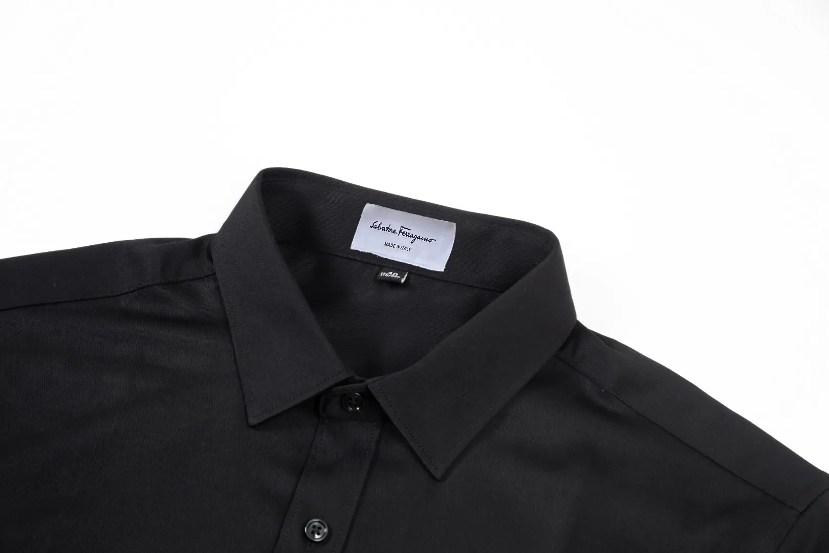 Ferragamo Exquisite logo design high-quality short-sleeved shirt Match-dyed fabric The upper body is full of high-end feel Pure cotton bamboo fiber fabric High quality Men and women Same Style Sizes: 39-43 (M-3XL)